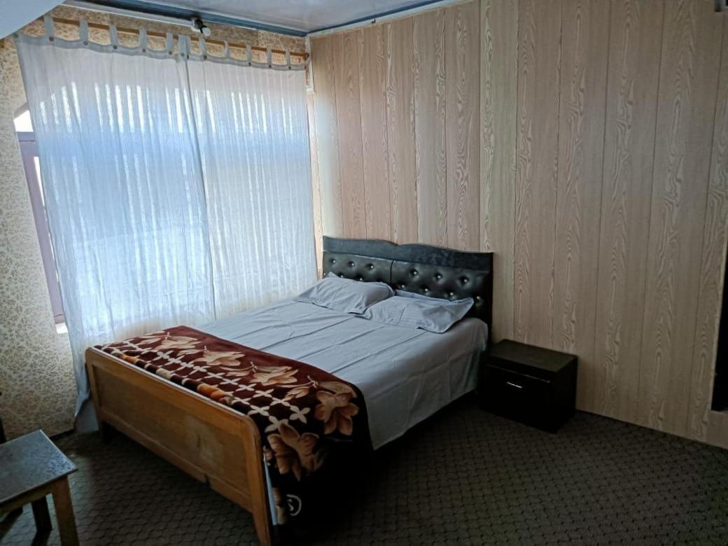 Hotel Regency Srīnagar Kültér fotó