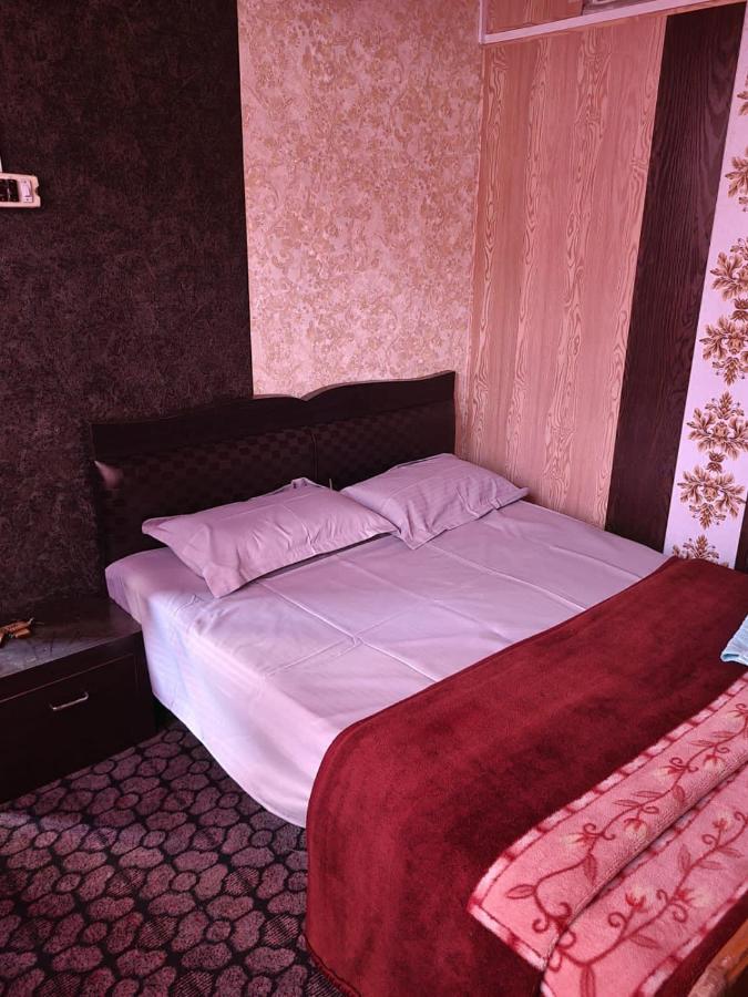 Hotel Regency Srīnagar Kültér fotó