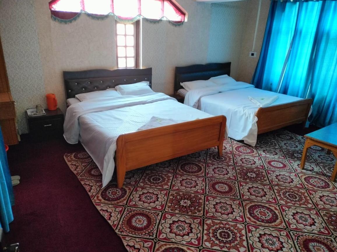 Hotel Regency Srīnagar Kültér fotó