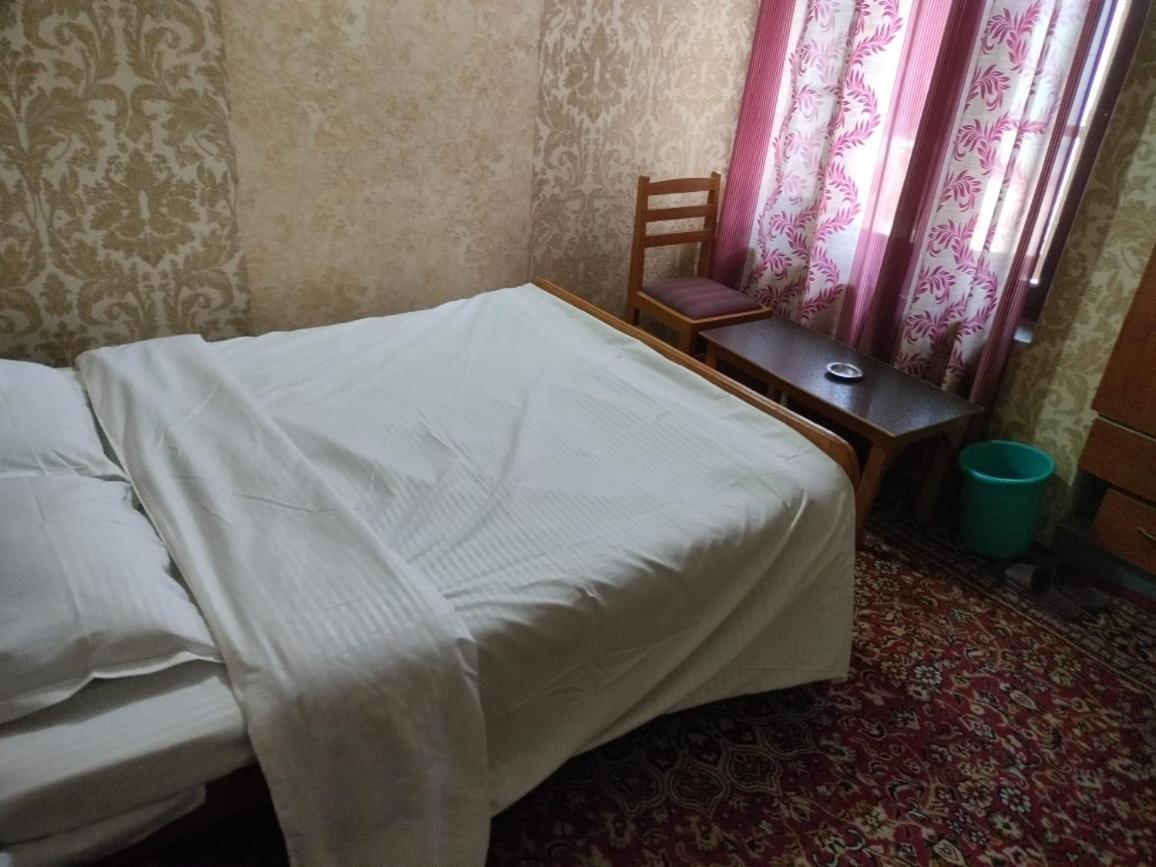 Hotel Regency Srīnagar Kültér fotó